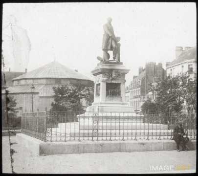 Monument à Frédéric Sauvage (Boulogne-sur-Mer)