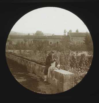 Militaire en train de coudre (Ville-sur-Illon)