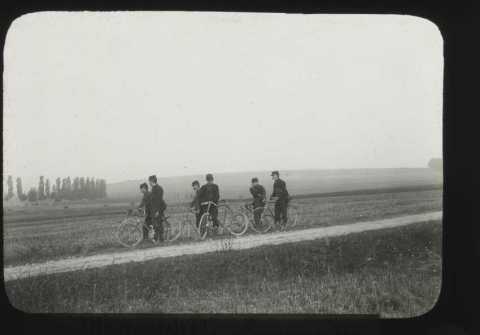 Militaires cyclistes (Haroué)