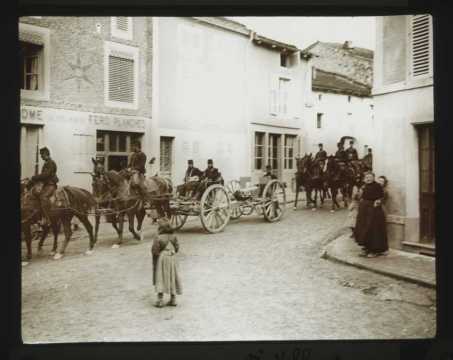 Arrivée d'une batterie d'artillerie (Ville-sur-Illon)