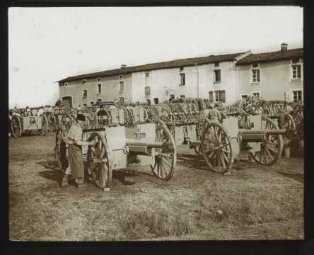 Batterie d'artillerie en place (Ville-sur-Illon)