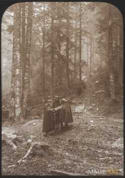 Hommes lisant une carte (Gigney)