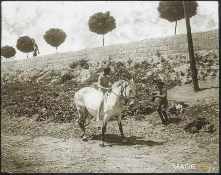 Enfant à cheval (Toul)