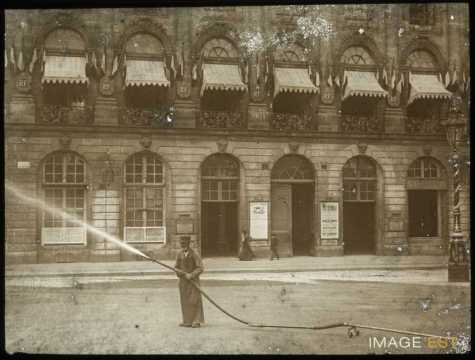 Arroseur place Stanislas (Nancy)