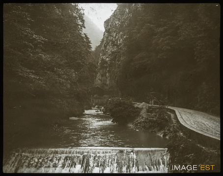 Cours d'eau et chemin (Isère ?)