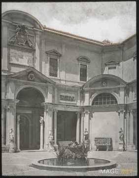 Cour du Belvédère (Cité du Vatican)