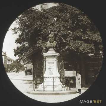 Buste de Louis Favre (Genève)