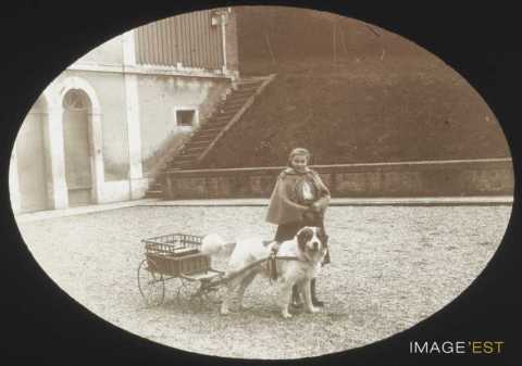 Nicole Riston et son chien (Malzéville)