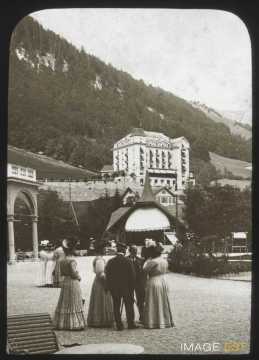 Groupe sur une place (Engelberg)