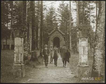 Devant la chapelle (Badonviller)