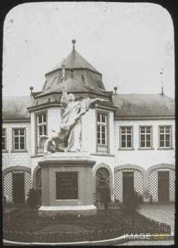 Statue le Triomphe de la Lumière (Dinant)
