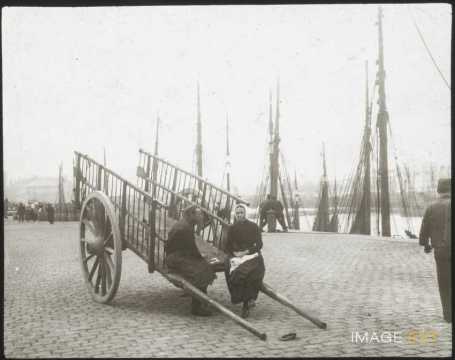 Coupl sur une charrette (Le Tréport)