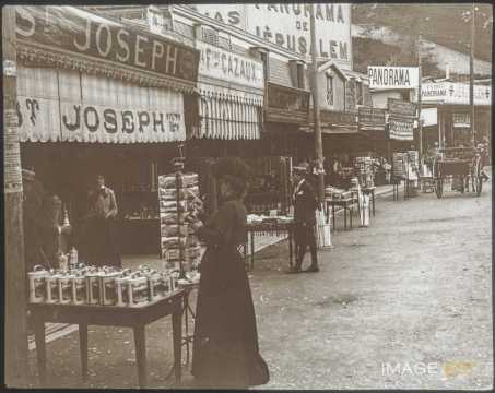 Marchands d'objets religieux (Lourdes)