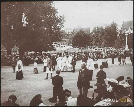 Procession du Saint-Sacrement (Lourdes)
