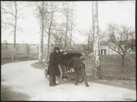 Automobile en panne (Lay-Saint-Christophe)