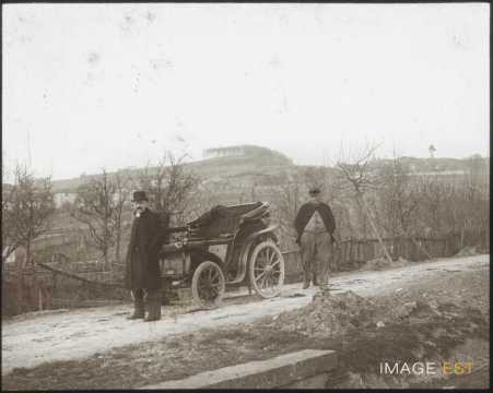 Automobile en panne (Lay-Saint-Christophe)