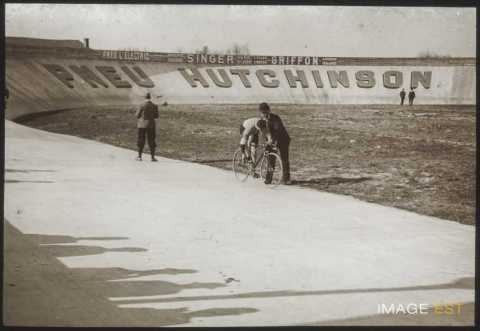 Coureur cycliste (Nancy)