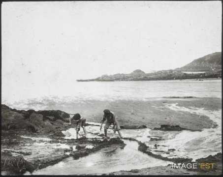 Enfants à la pêche (Saint-Quay-Portrieux)