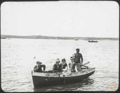 Sur une barque de pêcheurs (Saint-Quay-Portrieux)