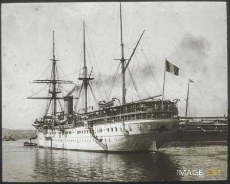 Le Vinh-Long au départ du port (Marseille)