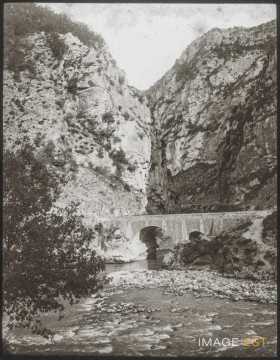 Pont (Isola)