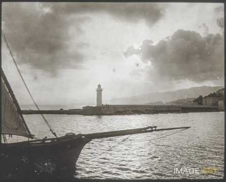 Phare (Cannes)