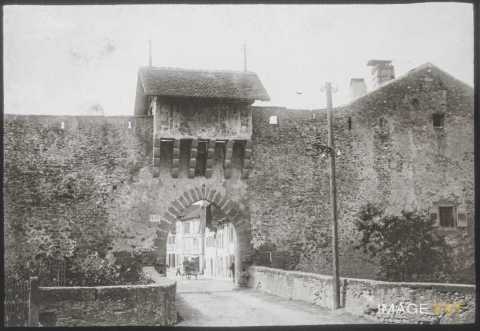 Porte de rempart (Estavayer-le-Lac)