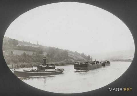Péniches sur la Meuse
