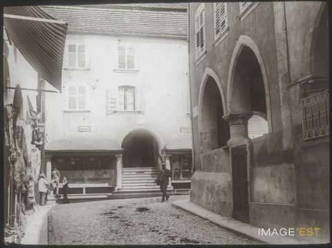 Rue à arcades (Estavayer)