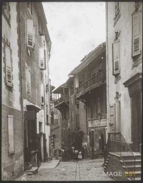 Une rue (Puget-Théniers)