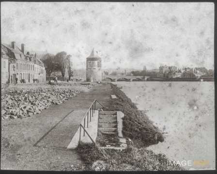 Quais et tour (Givet)