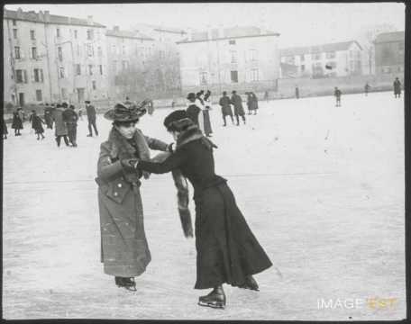Patineuses au pont d'Essey (Nancy)