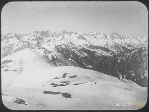 Sommet enneigé (Alpes)