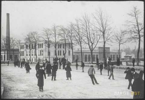 Patineurs sur le canal (Nancy)