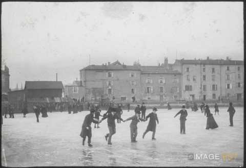 Patineurs au pont d'Essey (Nancy)