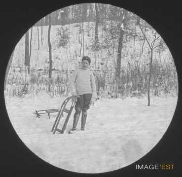 Jeune homme dans la neige (Malzéville)