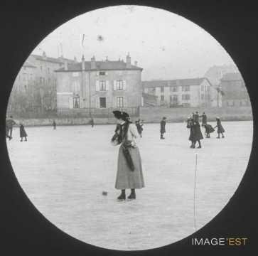 Patineuse au pont d'Essey (Nancy)