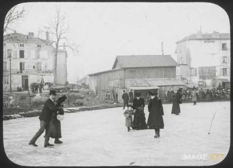 M. et Melle Rey au pont d'Essey (Nancy)