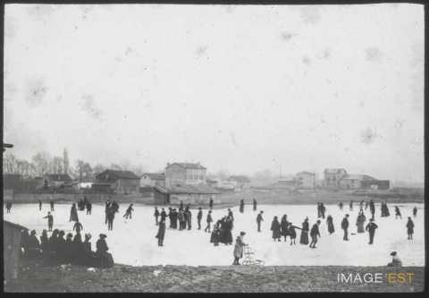 Patineurs au pont d'Essey (Nancy)