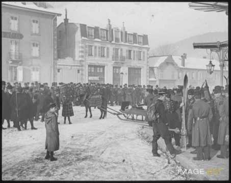 Arrivée de skieurs à la gare (Gérardmer)