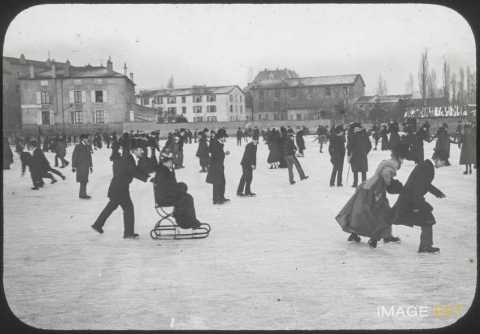Patineurs au pont d'Essey (Nancy)