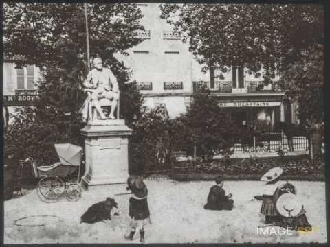 Statue de Daniel-François-Esprit Auber (Caen)