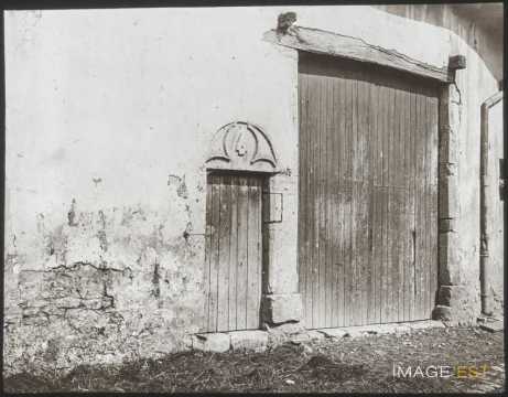 Porte sculptée (Laître-sous-Amance)