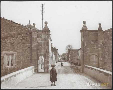 Entrée de village (Blainville-sur-l'Eau)