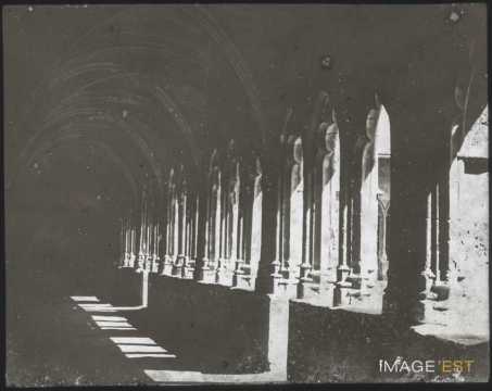 Cloître (Saint-Jean-de-Maurienne)