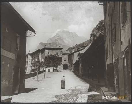 Place du marché (Saint-Michel-de-Maurienne)