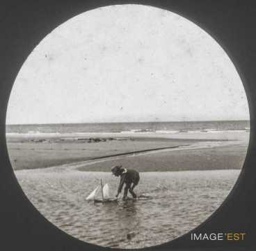 Enfant sur la plage (Dieppe)