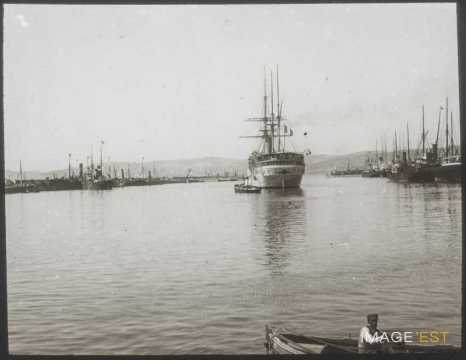 Bateau militaire le Vinh-Long (Marseille)
