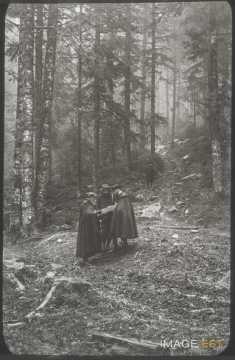 Hommes lisant une carte (Gigney)