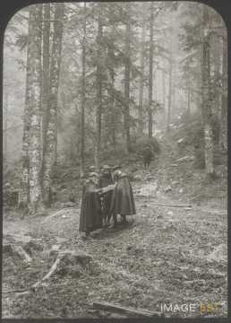 Hommes lisant une carte (Gigney)